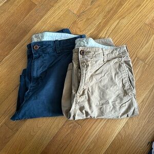 2 pairs Hollister classic fit size 31 navy & tan
